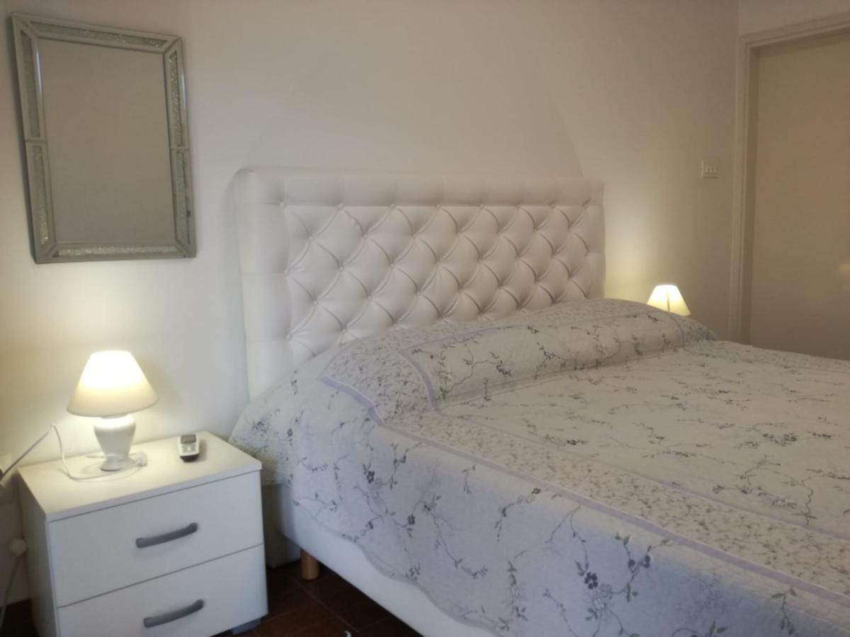 Apartmani Mladina Jelsa  Eksteriør billede